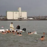 Kladovo: Prvi do Časnog krsta doplivao Stevan Đorđević 12