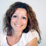 Slikarka iz Zrenjanina oslikava futrole za mobilne telefone, nesesere i torbe 8