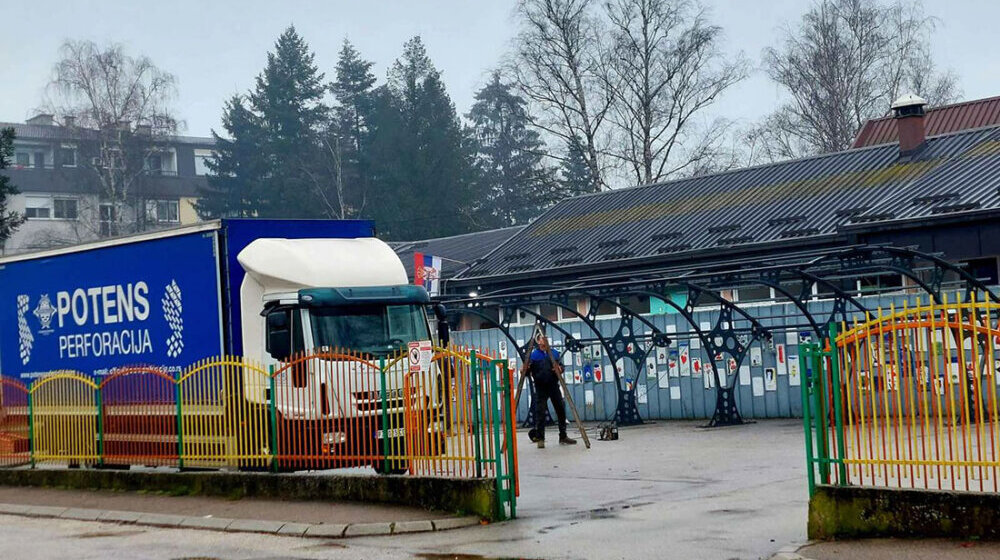 Da li je gradnja nadstrešnice za vozila u požeškom vrtiću potreba ili nameštanje posla stranačkom kolegi 1