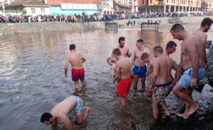 Zbog nabujale i mutne Đetinje, u Užicu nije bilo plivanja za Bogojavljenski krst 3