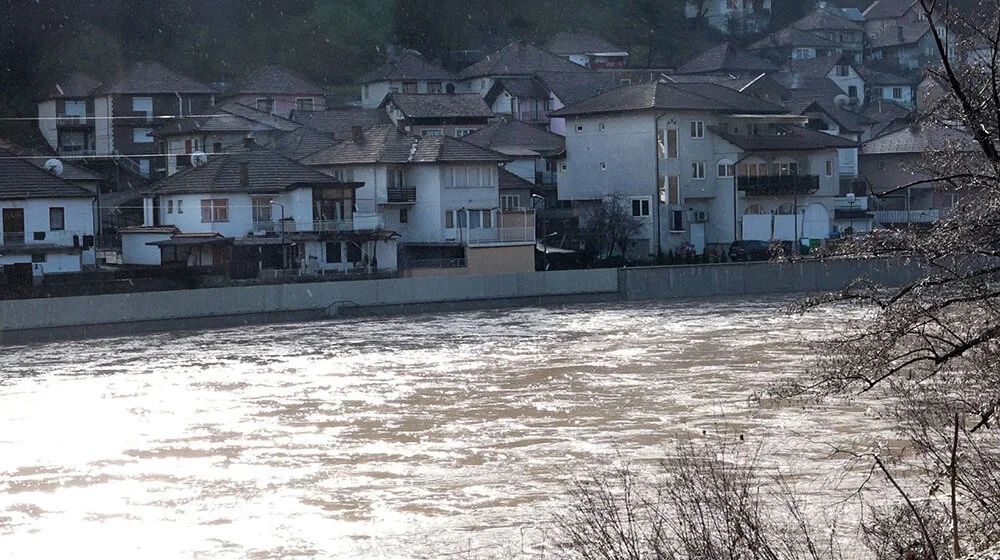 Očekuje se još jedna besana noć u Sjenici: Načelnik Uprave vatrogasno-spasilačke jedinice Sektora za vanredne situacije o vodostaju na Limu 1