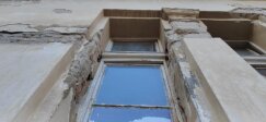 Fasada na zgradi Treće beogradske gimnazije mesecima u lošem stanju, uprava ćuti (FOTO) 7