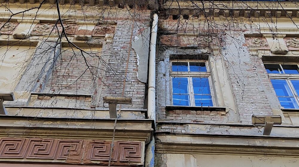 Zbog urušavanja međuspratne konstrukcije zatvoren deo Treće beogradske gimnazije 1