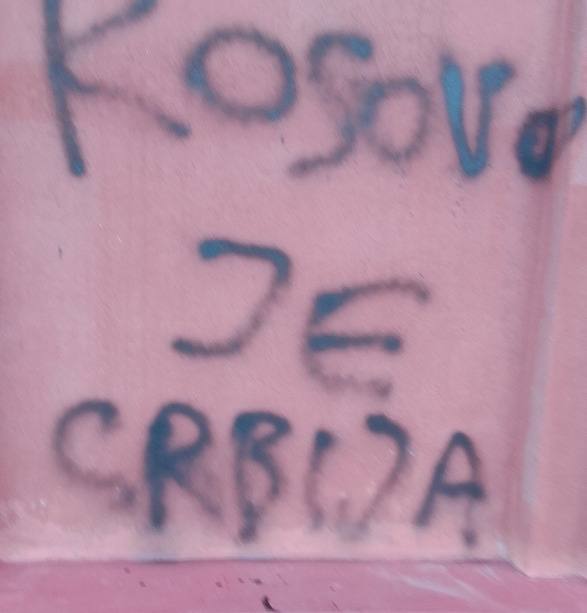 Crkva Svetog Save u kragujevačkom naselju Aerodrom oskrnavljena skarednim grafitima 4