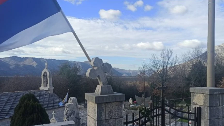 Oskrnavljeno groblje u rodnom selu Svetog Vasilija Ostroškog kod Trebinja 1