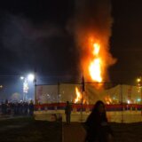 (VIDEO) Na Klisi u Novom Sadu zapaljena velika lomača za Badnje veče 12