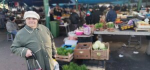 Badnji dan na šabačkoj pijaci: Najbolje se prodaju prebranac i kiseli kupus, prasetina poskupela, ren pojeftinio 3