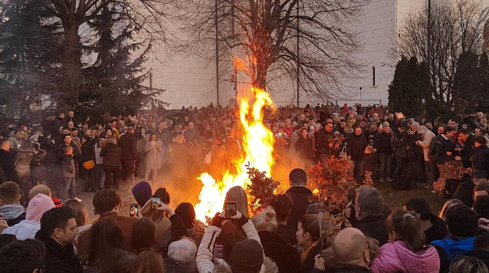 Obeleženo Badnje veče ispred hramova širom Srbije 1