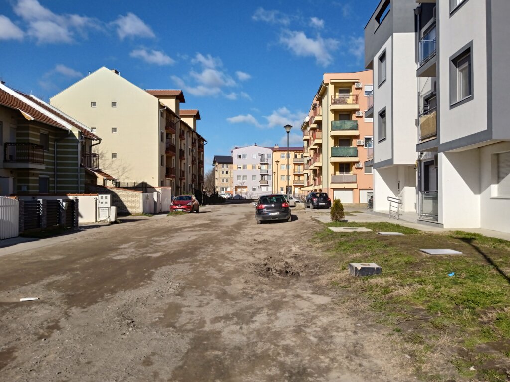 “Opšta katastrofa, tuga i nesreća”: Kako izgleda život stanovnika neasfaltiranog kraka Kireške ulice u Subotici 4 “Opšta katastrofa, tuga i nesreća”: Kako izgleda život stanovnika neasfaltiranog kraka Kireške ulice u Subotici 4