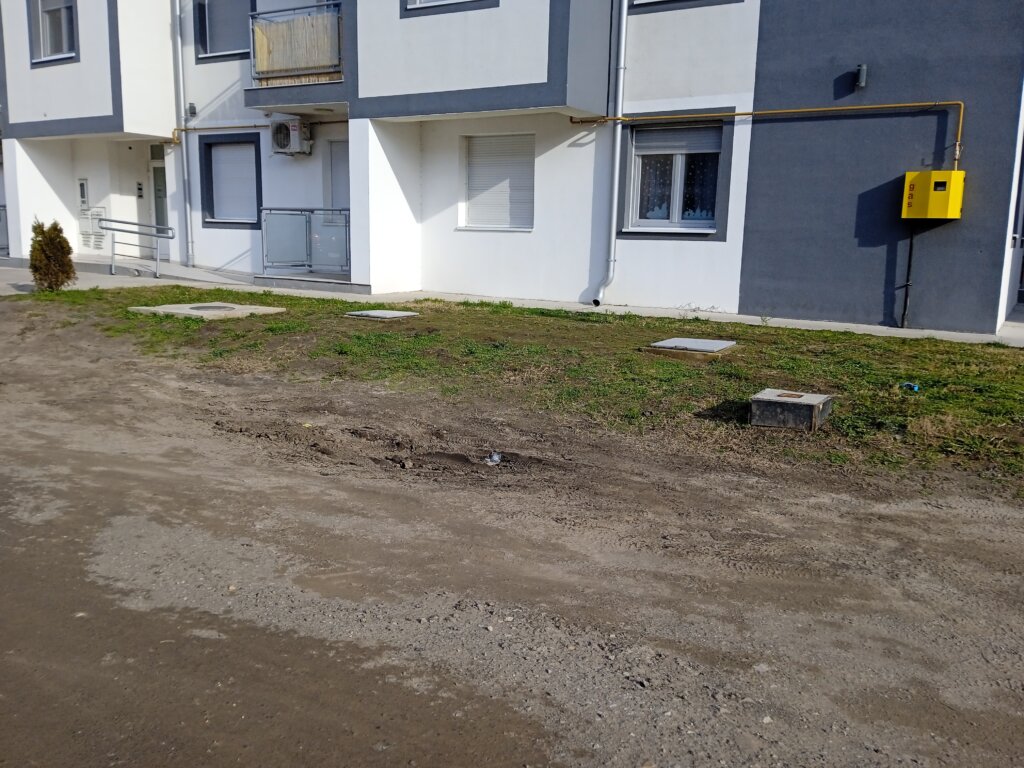 “Opšta katastrofa, tuga i nesreća”: Kako izgleda život stanovnika neasfaltiranog kraka Kireške ulice u Subotici 5 “Opšta katastrofa, tuga i nesreća”: Kako izgleda život stanovnika neasfaltiranog kraka Kireške ulice u Subotici 5