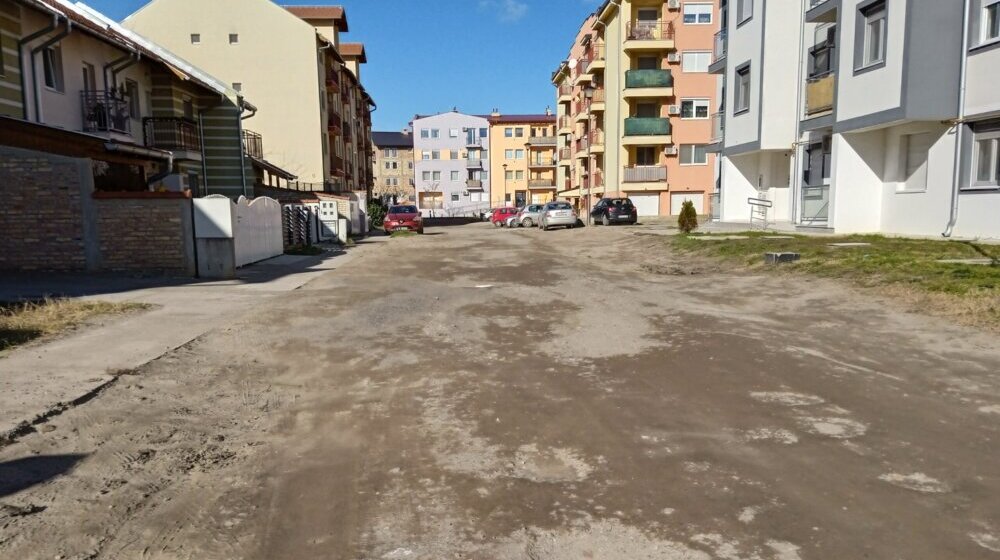 “Opšta katastrofa, tuga i nesreća”: Kako izgleda život stanovnika neasfaltiranog kraka Kireške ulice u Subotici 1