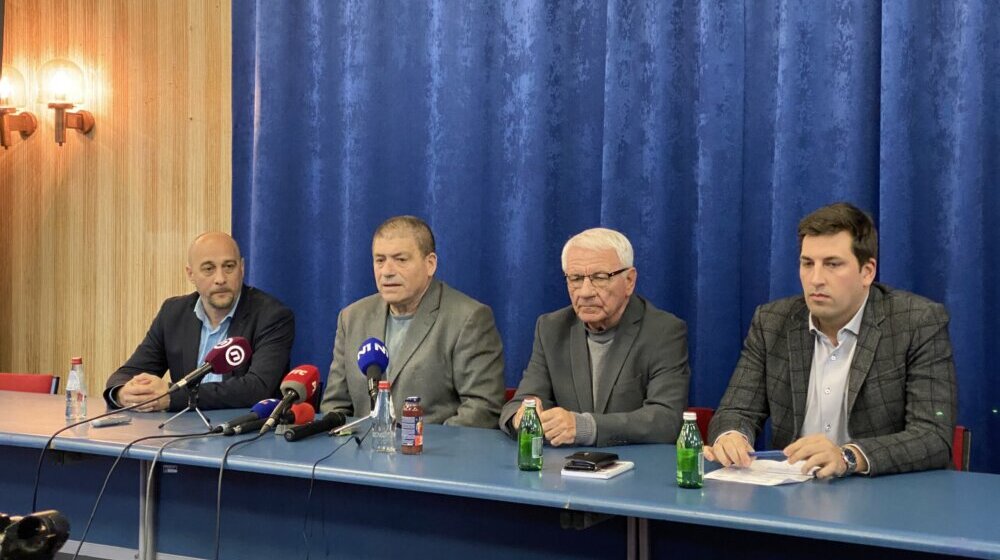 "Ukupni dug Zastava oružja veći je od vrednosti kapitala te fabrike": Radnici o teškoj situaciji razgovarali s narodnim poslanicima iz Kragujevca 1