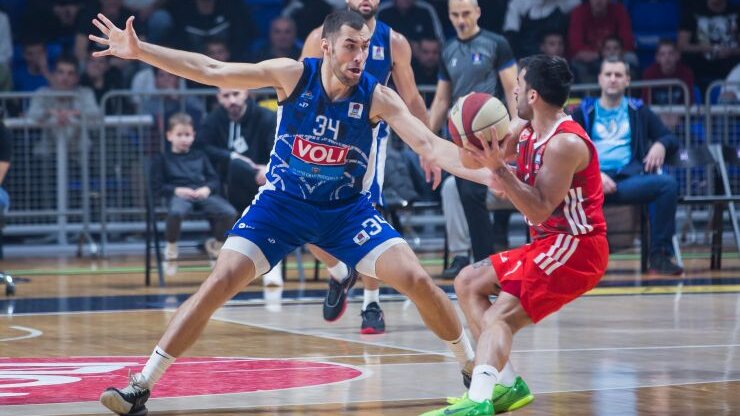 Crvena zvezda pobedila Budućnost u Podgorici u derbiju ABA lige 1