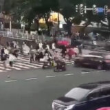 Mladić autom ubio petoro ljudi u Kini pa izašao iz vozila i bacao novčanice 5