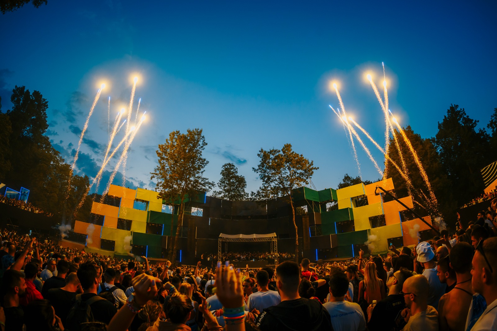 Lovefest i zvanično 35. festival na svetu 3 Lovefest i zvanično 35. festival na svetu 3