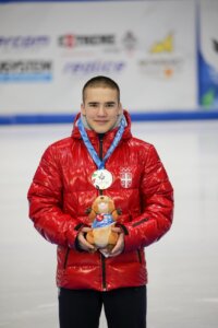 Mladi klizač Luka Jašić osvojio srebrnu medalju na zimskom EYOF-u 2