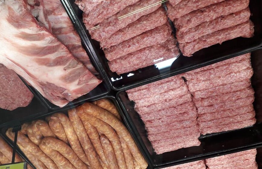 Preduskršnja tržišna kontradiktornost u Vranju: Prasetina duplo skuplja od jagnjećeg mesa 1