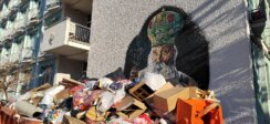 (FOTO) Mural patrijarha Pavla u ulici Zdravka Čelara zaklanja kontejner pun smeća 2