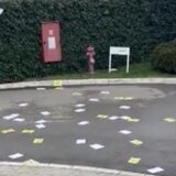 Leci sa fotografijom Zelenskog i potpisom Pokreta „Naši“ ubačeni u dvorište N1 9