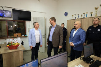 Nova 2023 godina Kragujevac 05 Kragujevačani u Novu godinu ušli sa Divljim jagodama i vatrometom (FOTO) 3