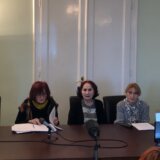 Čarls Simić se nikada nije odrekao Beograda, zaslužio je da se na zgradi u Ulici Majke Jevrosime u kojoj je odrastao postavi tabla s njegovim likom 4