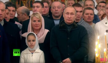 "Talentovana plavuša Nataša": Da li je Putin koristio glumce u obraćanju za Novu godinu? 8