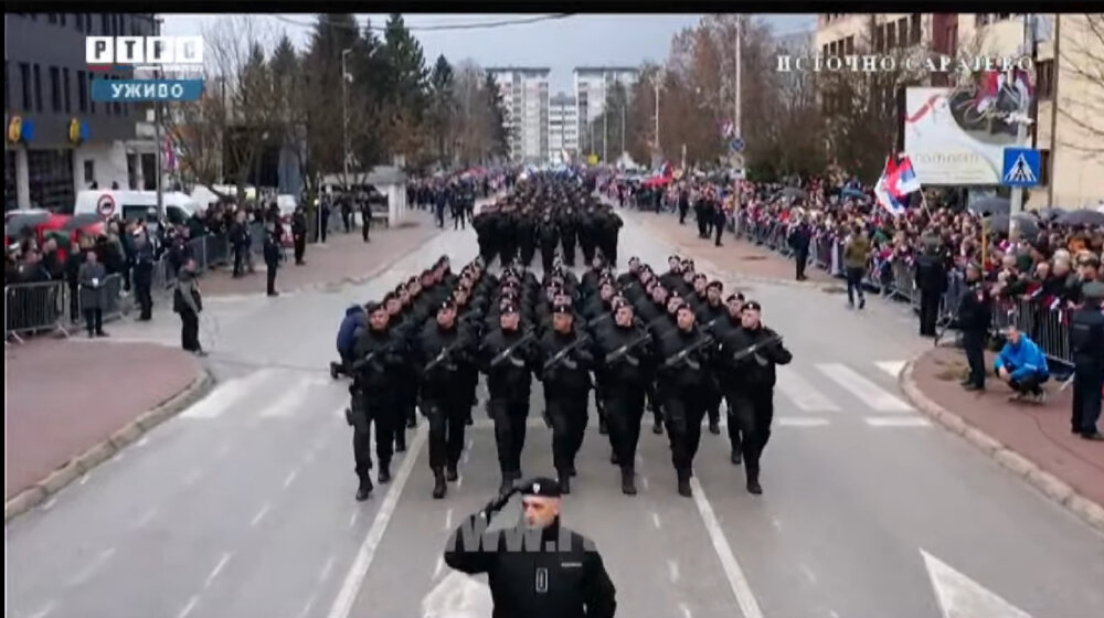 (VIDEO) Dodik na defileu u Istočnom Sarajevu povodom neustavnog Dana RS: "Nikada niko ne sme da dozvoli nikakav drugi oblik osim srpske nacionalne države na ovim prostorima" 1