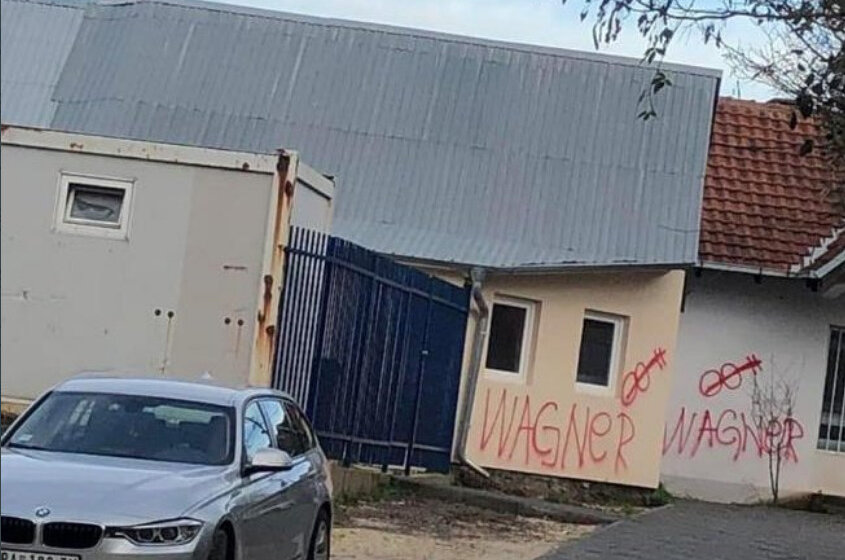 Geopost: Grafiti Vagnera osvanuli u Kosovskoj Mitrovici 1