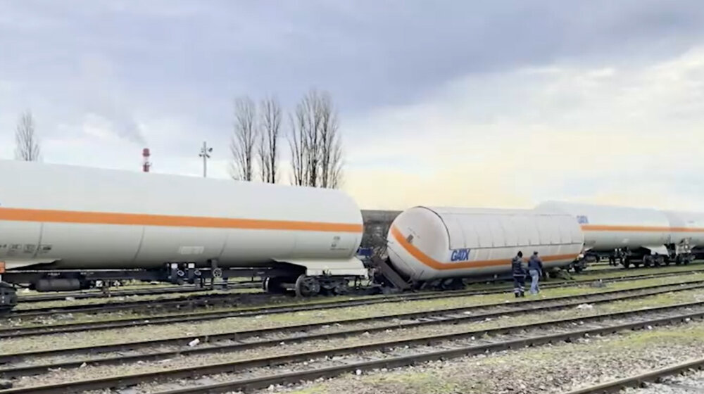 LSV: Cisterne iskaču, Vesić ćuti 1