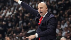 Obradović otkrio da je Moneke trenirao i istakao koliko je sve naporno: "Ja sam premoren, a zaista ne mogu da shvatim kako se osećaju igrači" 12