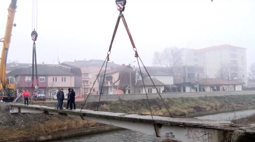 Paraćin: Srušen pešački most kod bazena Prestiž 1