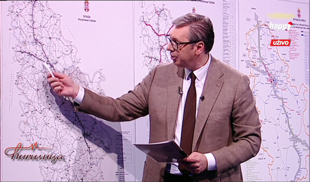 Aleksandar Vučić tvrdi da je nosio kišobran a ne pušku na brdu iznad Sarajeva, tokom opsade 2