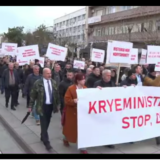 U Prištini održan protest zbog Kurtijevih pohvalnih reči na račun ubijenog Olivera Ivanovića, potomci OVK boraca poručili da Ivanović ne sme biti amnestiran 3