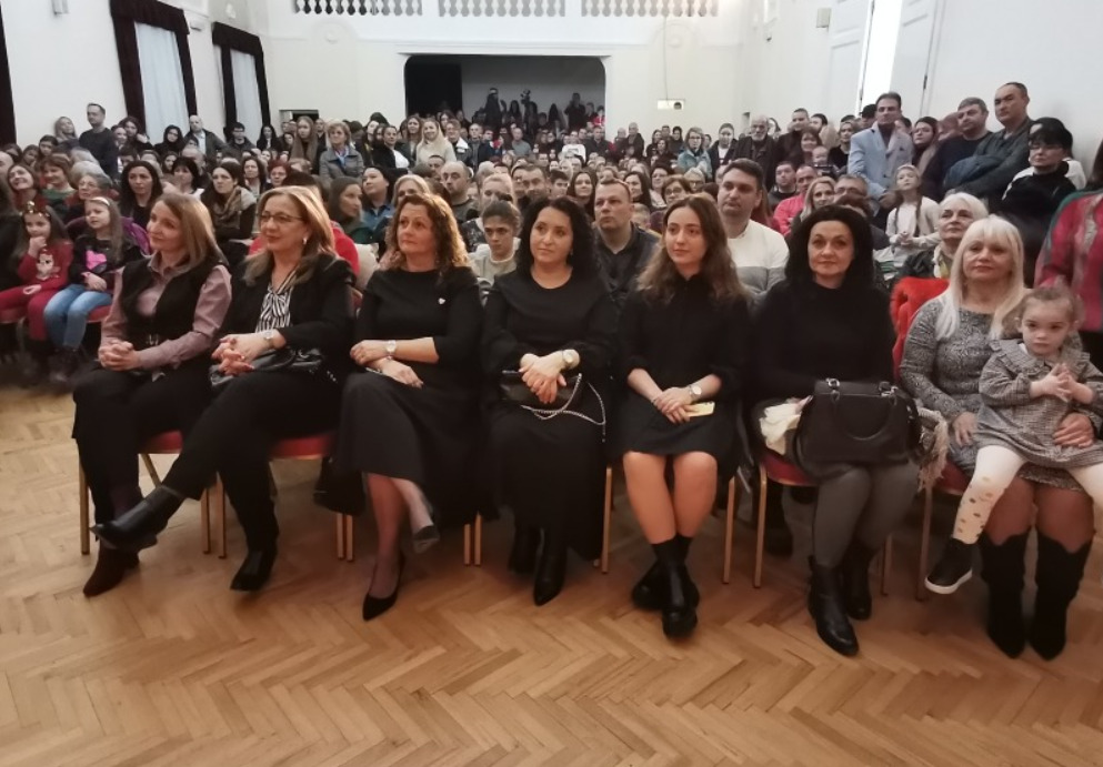 U Vranju održan Božićni koncert: Prvi put pevali članovi Gradskog mešovitog hora 2