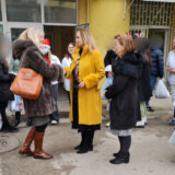 Učenici Medicinske škole u Vranju uručili paketiće mališanima koji su na lečenju 9