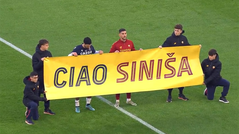 Transparent, dug aplauz i „Ćao Siniša“: Bolonja i Roma se oprostile od Mihajlovića (VIDEO) 1