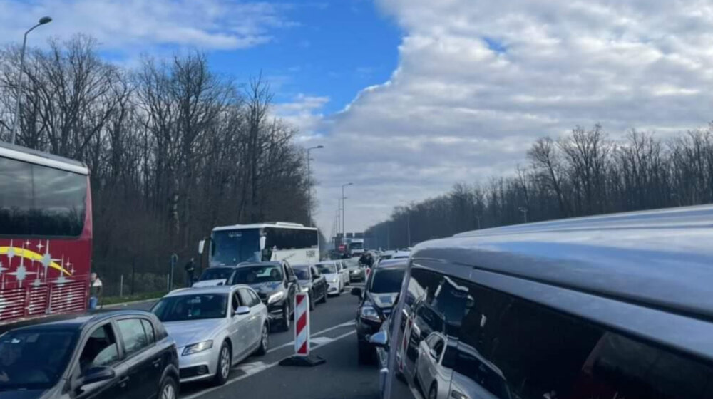 AMSS: Pojačan saobraćaj, gužva na Gradini, Preševu i Batrovcima 1