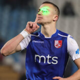 Štulić u Šarlroa, Radnički i Partizan broje pare 9