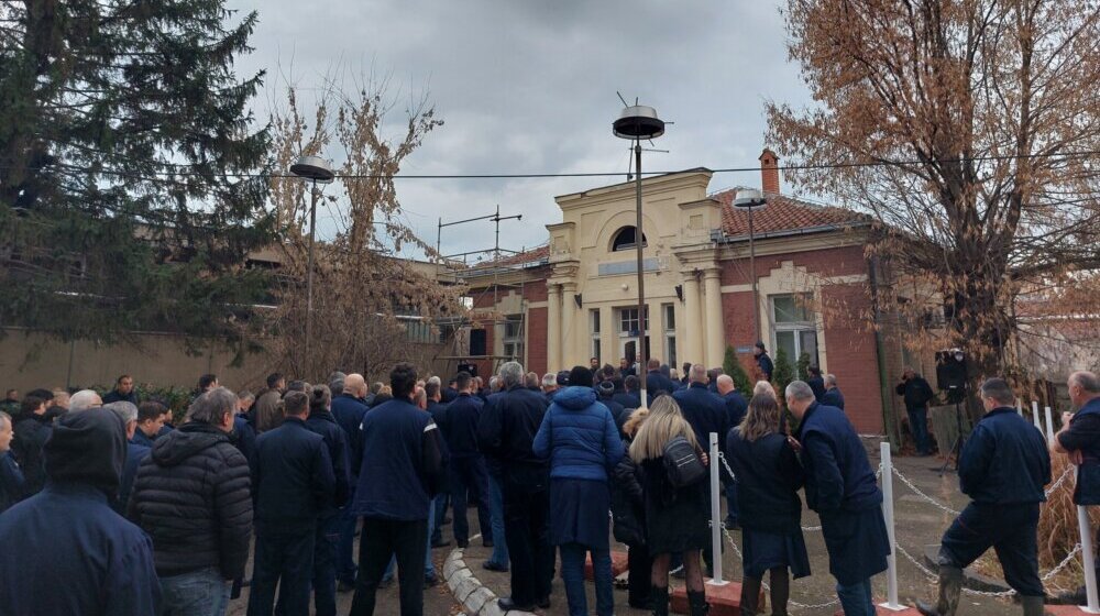 Okončan štrajk upozorenja u „Zastavi oružje”: Sindikalci pozvali kragujevačke poslanike na razgovor o sudbini fabrike 1