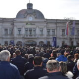 Više od mesec dana bez rukovodstva fabrike: Najavljen zbor radnika ispred Upravne zgrade Zastave oružje u Kragujevcu 10
