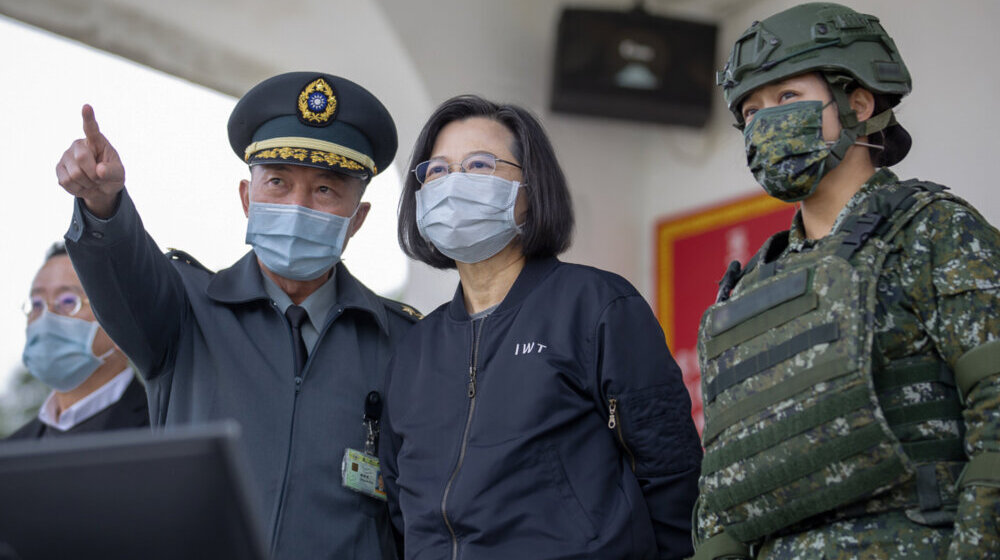 Predsednica Tajvana posmatrala vežbe u vojnoj bazi, Peking protestuje zbog razarača SAD 1