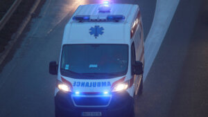 Devojčicu udario automobil na Dorćolu, prevezena u Tiršovu
