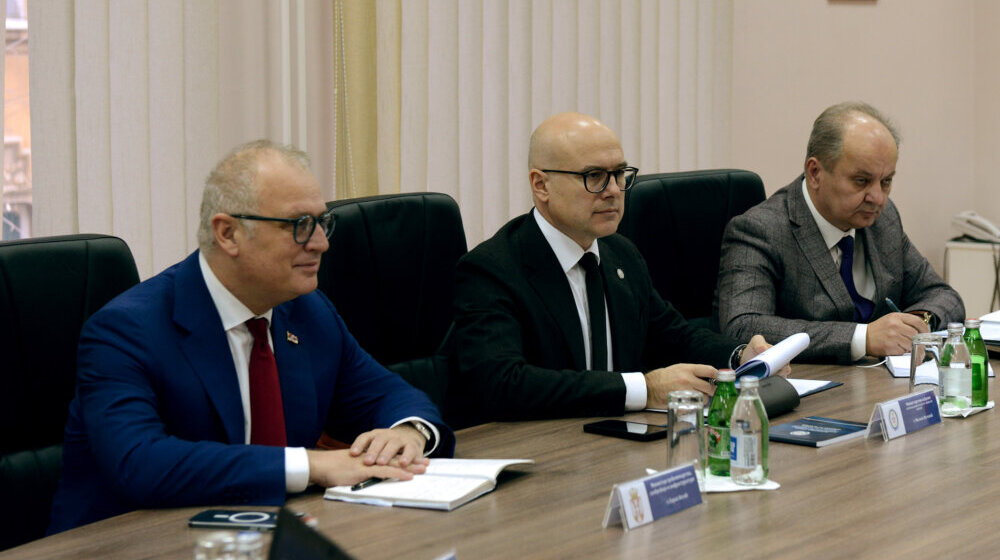 Vučević i Vesić ragovarali o rekonstrukciji zgrade Komande Ratnog vazduhoplovstva i PVO u Zemunu 1