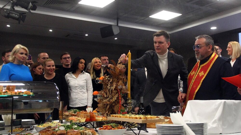 Naprednjaci osveštali Badnjak, bez Vučića, Nikolića i bivših ministara 1