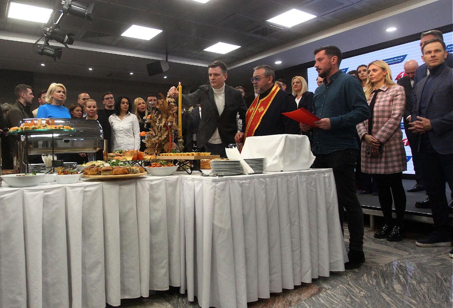 Naprednjaci osveštali Badnjak, bez Vučića, Nikolića i bivših ministara 2