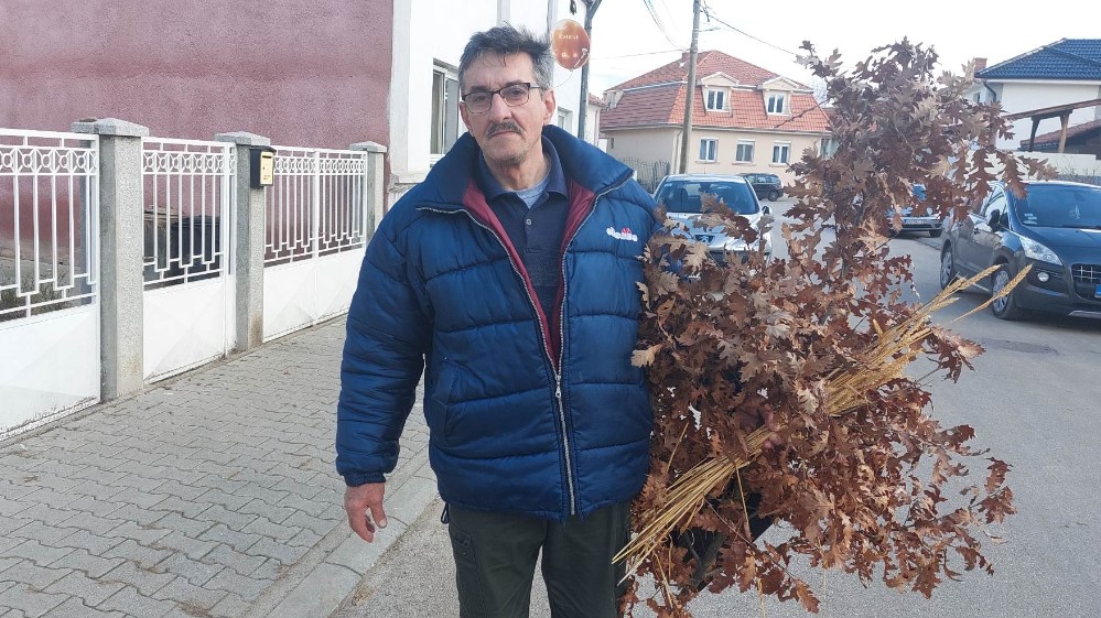 “Bolje badnjak da kupim na pijaci za 100 dinara, nego da me inspekcija juri kao da sam isekao kubik drva”: Badnji dan na zaječarskoj pijaci 2