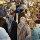 Pakistanske vlasti naložile ranije zatvaranje tržnih centara i pijaca 1