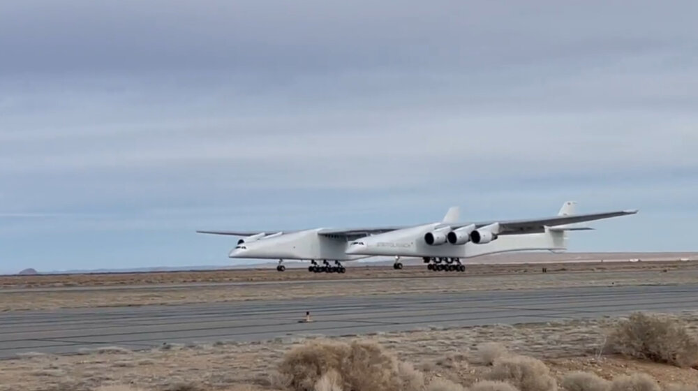Veći od fudbalskog terena: Kako izgleda najveći avion na svetu? (VIDEO) 1