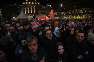 Građani na Trgu Republike dočekali Novu godinu po julijanskom kalendaru (VIDEO, FOTO) 2
