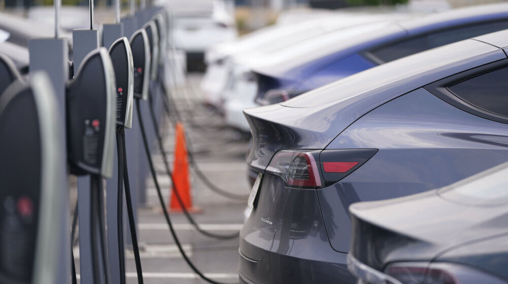 Zahvaljujući električnim vozilima nemačko tržište automobila poraslo u 2022. godini 1